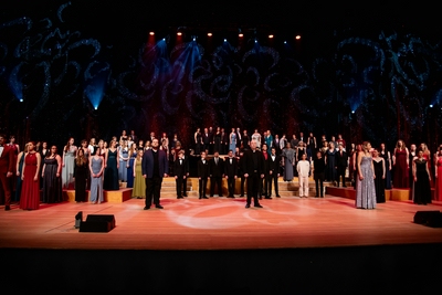 Ensembles des Studio W.M. auf der Bühne der Stadthalle Chemnitz