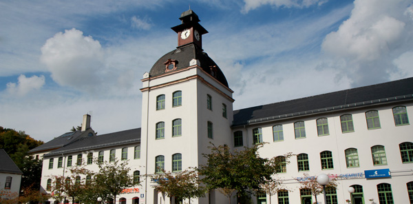 Die schönherr.fabrik in Chemnitz mit ihrem Uhrenturm